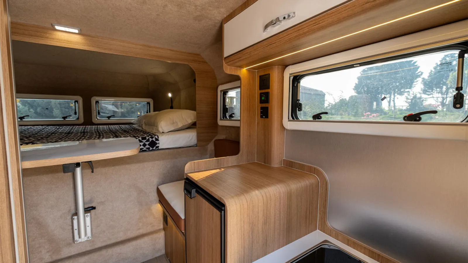 Gladiator L: wood finish: bed, dinette and the optional fridge