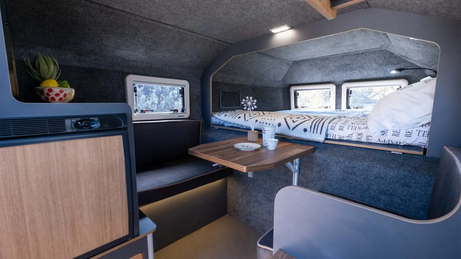 Gladiator S: dinette under the bed, fridge cabinet on the left