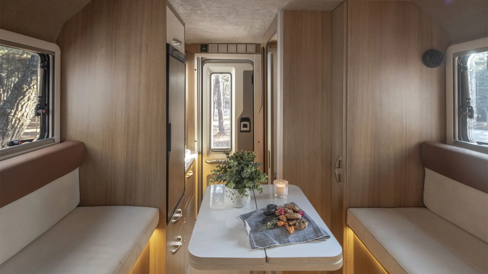 Gladiator XLE: the long dinette, benches on both sides, entrance door beyond