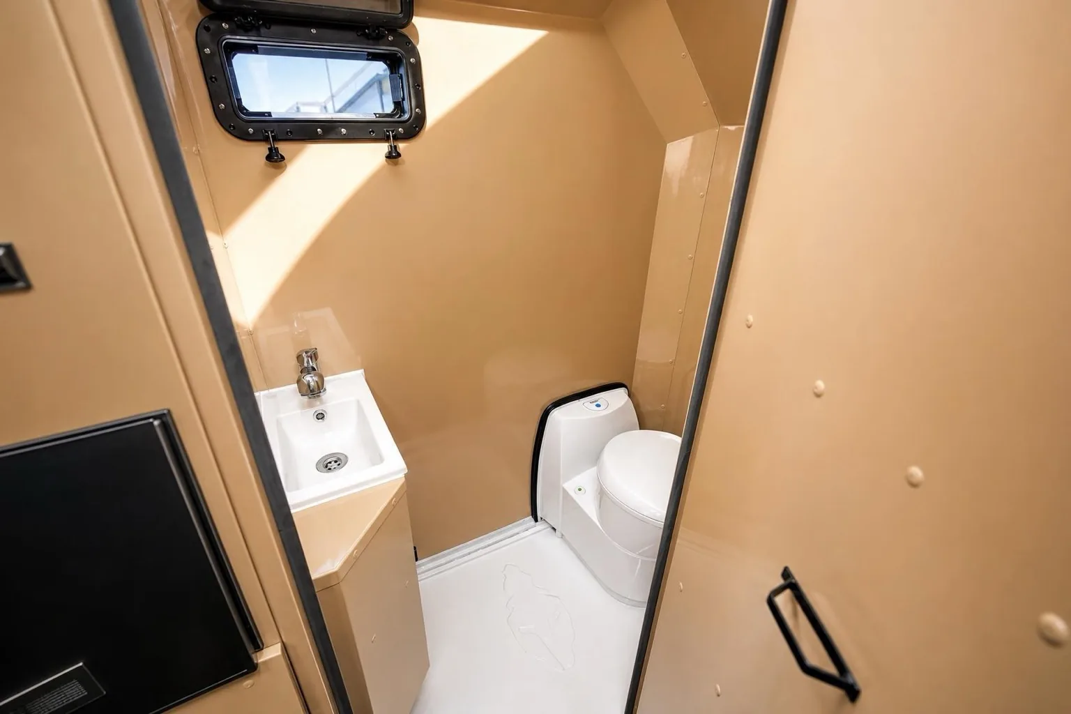 NTR3X: bathroom with washbasin; the toilet shown is an option