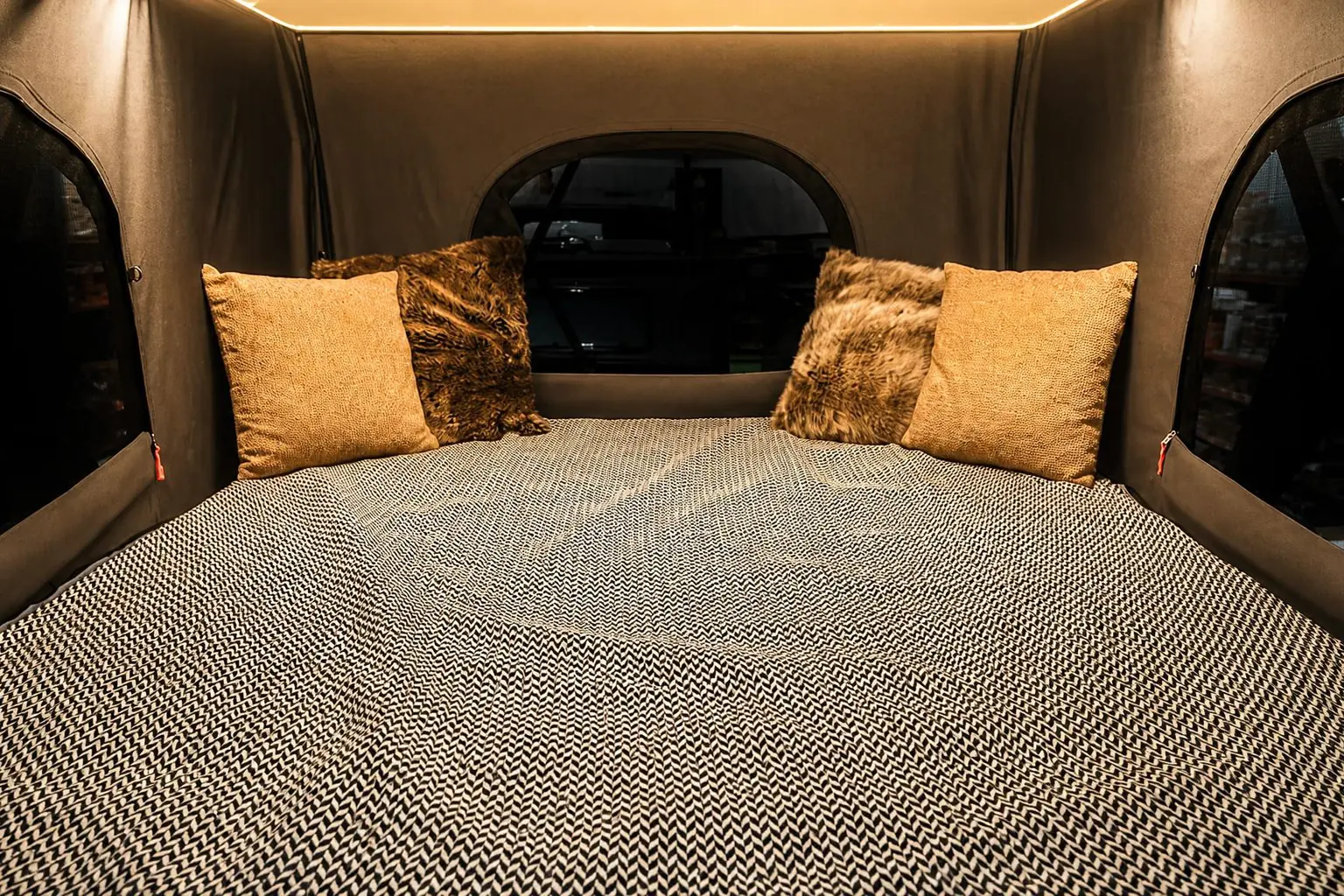 NTR4X: the bed under the raised roof, an option on the NTR4X as on the NTR3X (photographed in an NTR3X)